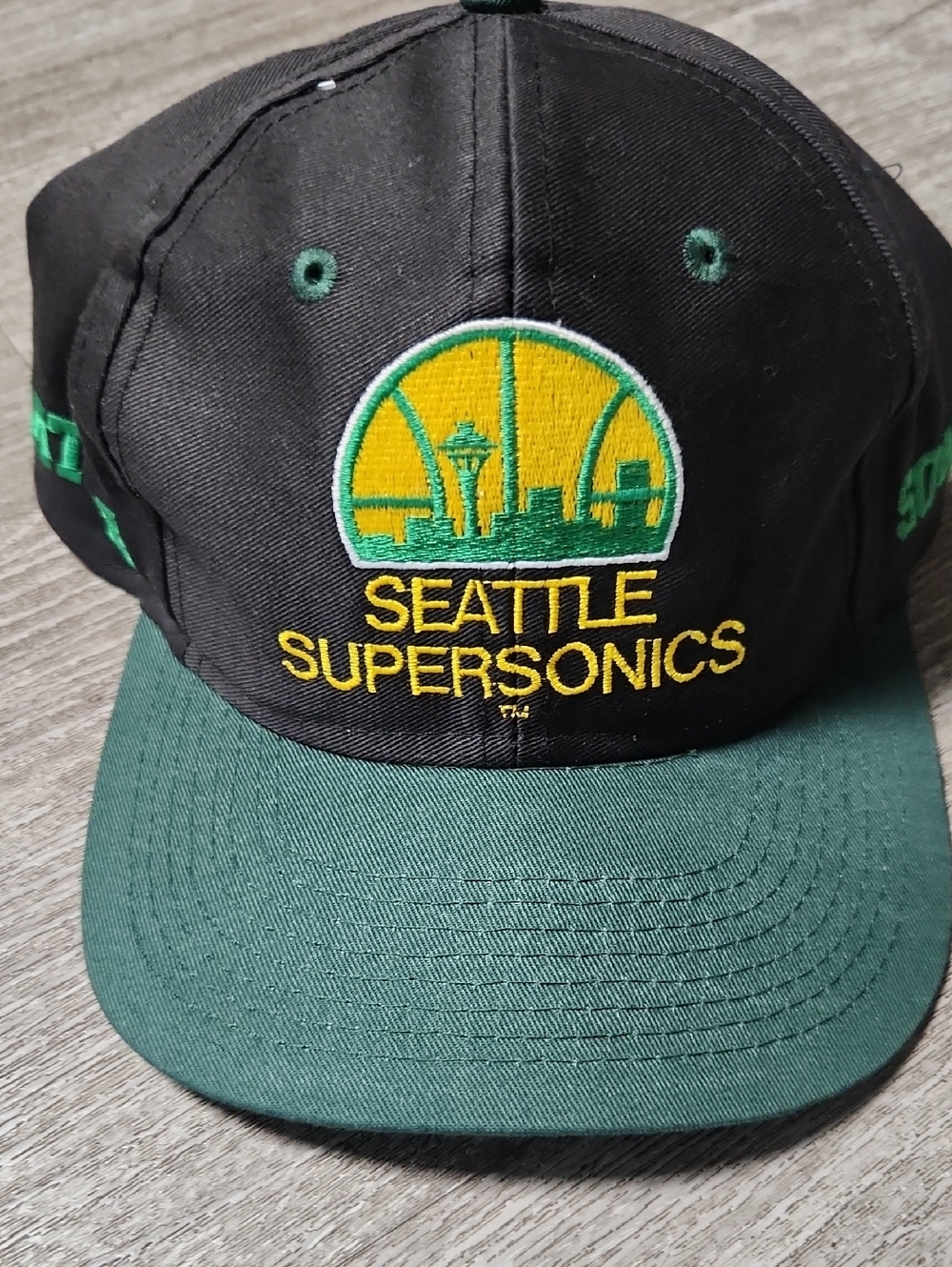 Vintage Competitor Seattle Supersonics Embroidered Snapback Hat - Black & Green